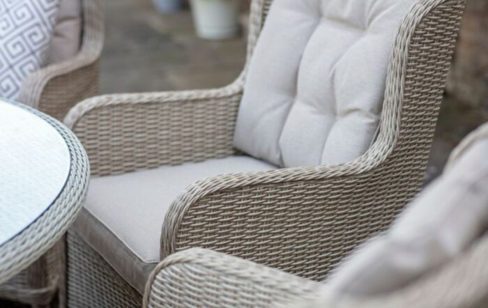 Bramblecrest Chedworth Rattan 6 Seat Round Dining Set with Lazy Susan, Parasol and Base - Sandstone